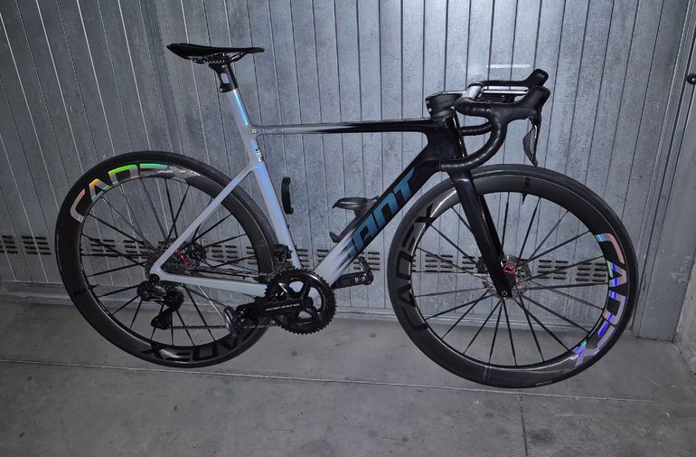 Used Giant Propel Advanced SL 0 2024 2024 Road & Gravel, Light Gray — image 1 of 3