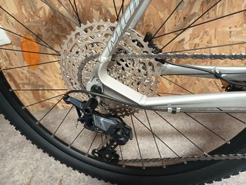 Used Peugeot M02 Shimano SLX 2023 Mountainbike, Light Gray — image 6 of 11
