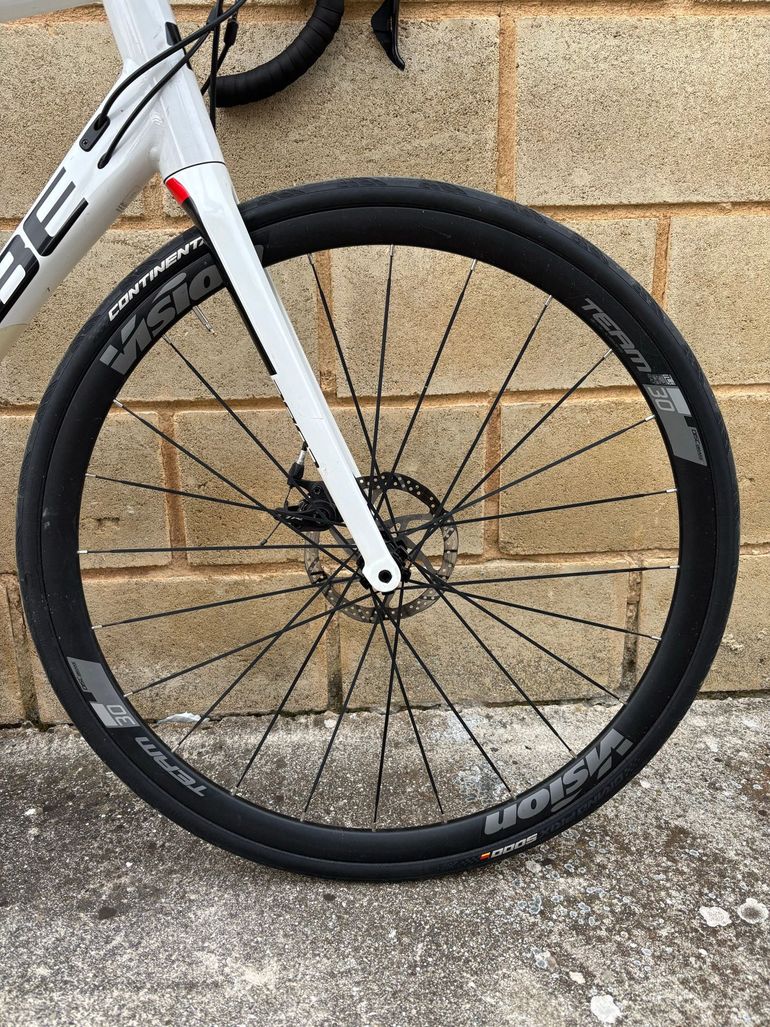Used CUBE ATTAIN Pro Disc 2018 2018 Road & Gravel — image 4 of 23