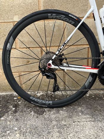 Used CUBE ATTAIN Pro Disc 2018 2018 Road & Gravel — image 3 of 23