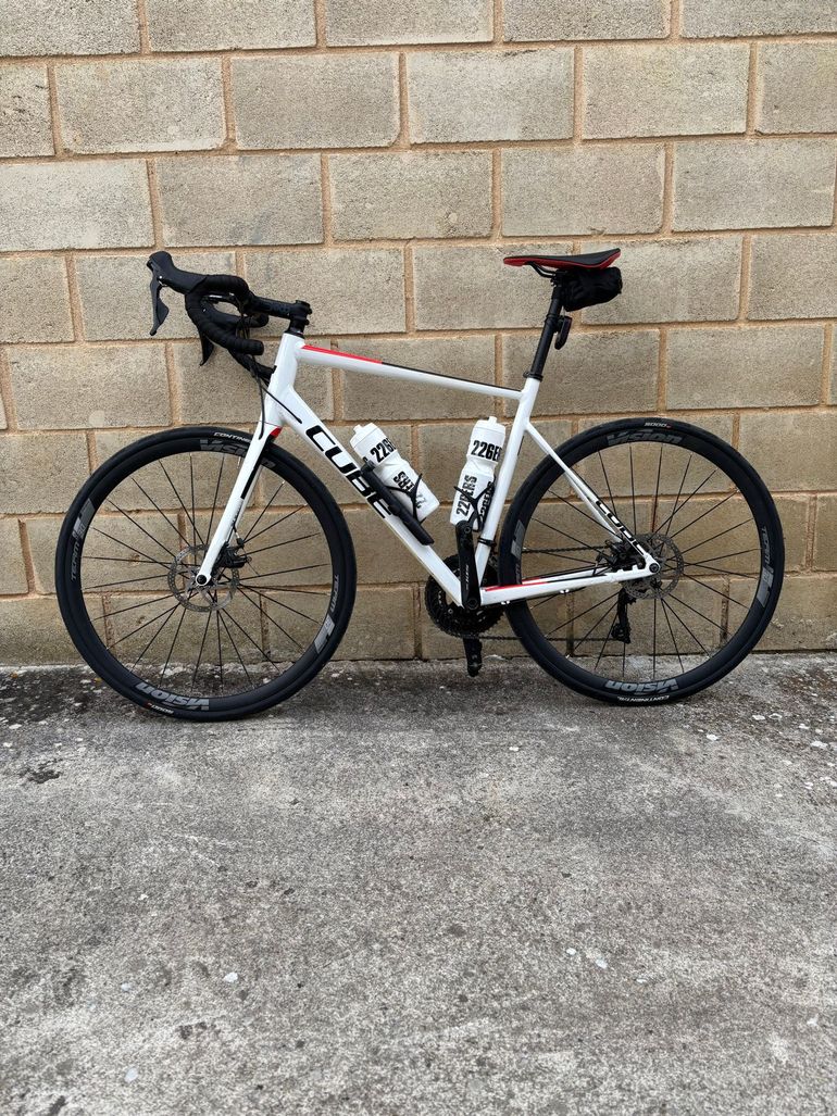 Used CUBE ATTAIN Pro Disc 2018 2018 Road & Gravel — image 10 of 23