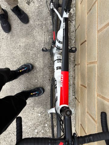Used CUBE ATTAIN Pro Disc 2018 2018 Road & Gravel, White — image 9 of 23