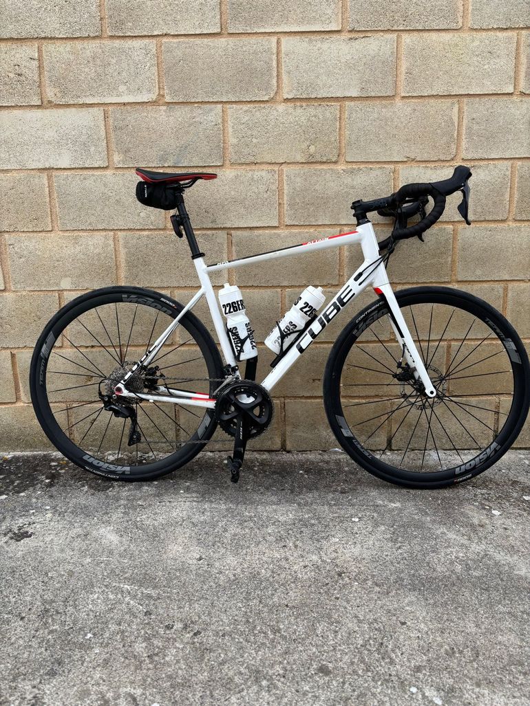 Used CUBE ATTAIN Pro Disc 2018 2018 Road & Gravel — image 1 of 23