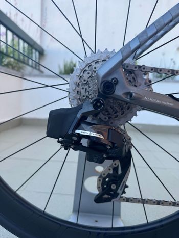 Used Focus IZALCO MAX DISC 9.8 2021 2021 Road & Gravel, Black — image 2 of 27
