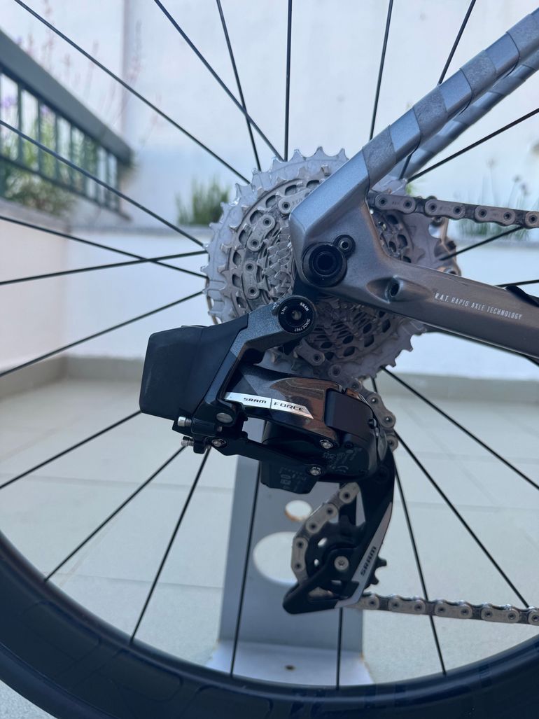 Used Focus IZALCO MAX DISC 9.8 2021 2021 Road & Gravel, Black — image 2 of 27