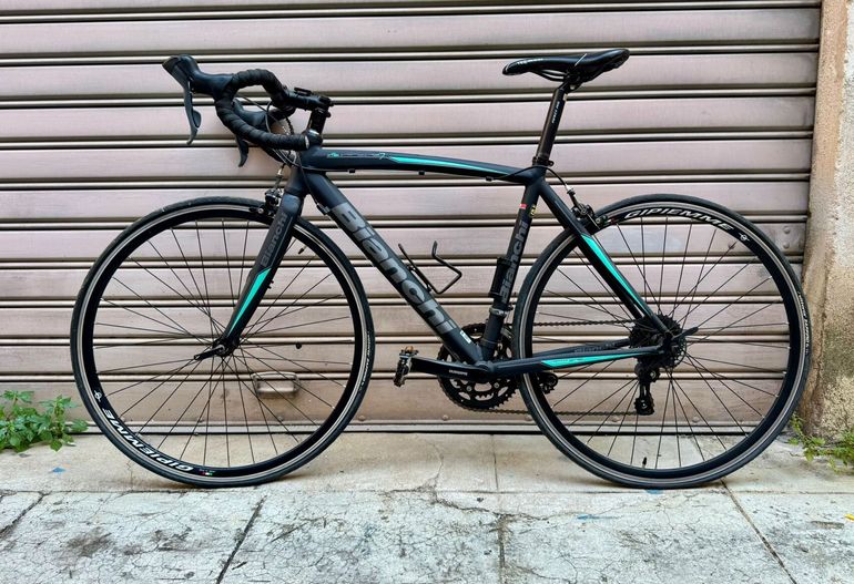 Used Bianchi Nirone Shimano Claris 2020 Road & Gravel, Negro — image 1 of 11