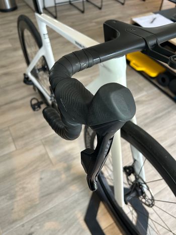 Used Canyon Aeroad CF SLX 7 AXS 2025 2025 Road & Gravel — image 10 of 13