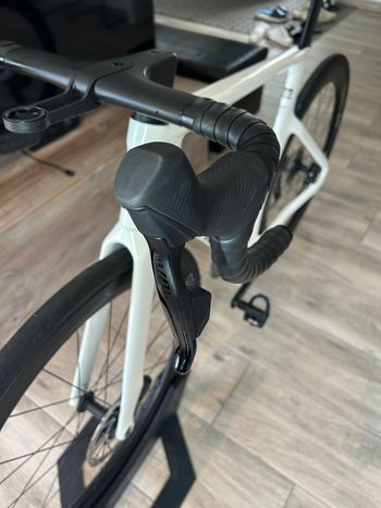 Used Canyon Aeroad CF SLX 7 AXS 2025 2025 Road & Gravel — image 11 of 13