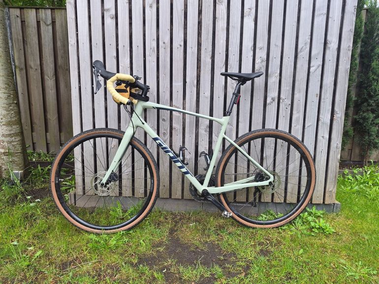 Used Giant Revolt 1 2021 2021 Road & Gravel, Green — image 1 of 3