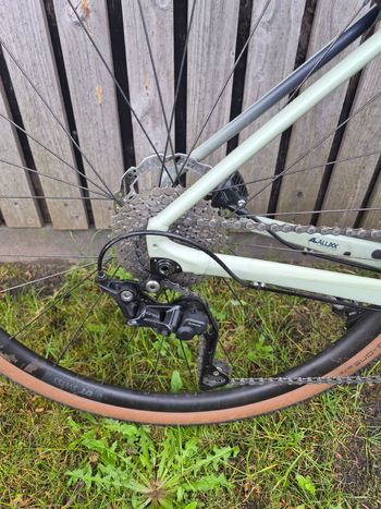 Used Giant Revolt 1 2021 2021 Road & Gravel, Green — image 2 of 3