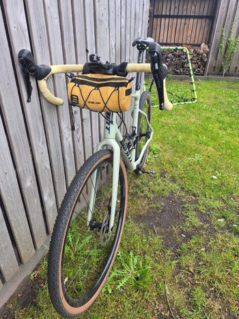 Used Giant Revolt 1 2021 2021 Road & Gravel, Green — image 3 of 3