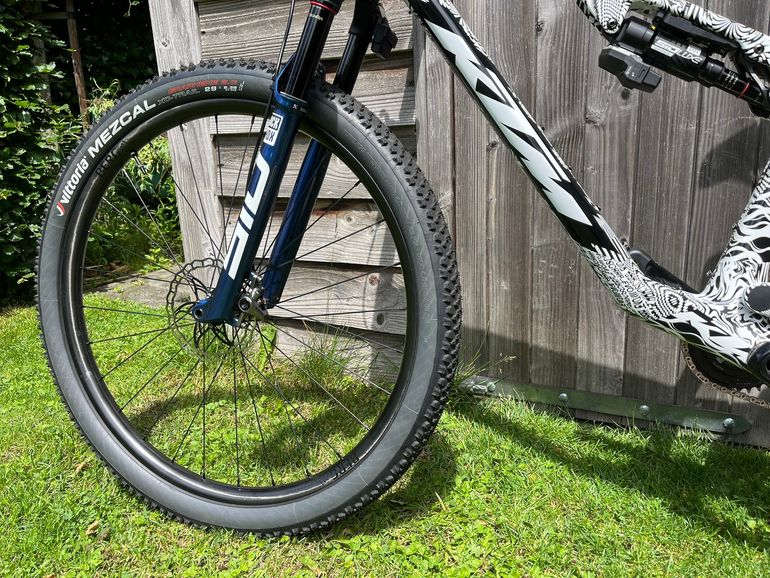KTM SCARP EVO III PROTO 25 Flight Attendant 2025 Mountainbike de segunda mano, Blanco — imagen 11 de 15