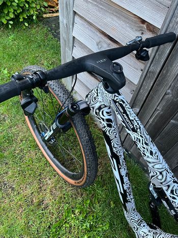 Used KTM SCARP EVO III PROTO 25 Flight Attendant 2025 Mountainbike, White — image 7 of 11