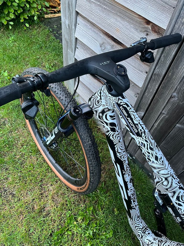 Used KTM SCARP EVO III PROTO 25 Flight Attendant 2025 Mountainbike, White — image 7 of 11