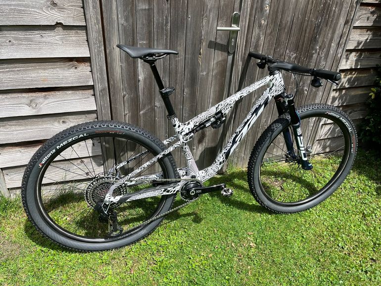 KTM SCARP EVO III PROTO 25 Flight Attendant 2025 Mountainbike de segunda mano, Blanco — imagen 1 de 15