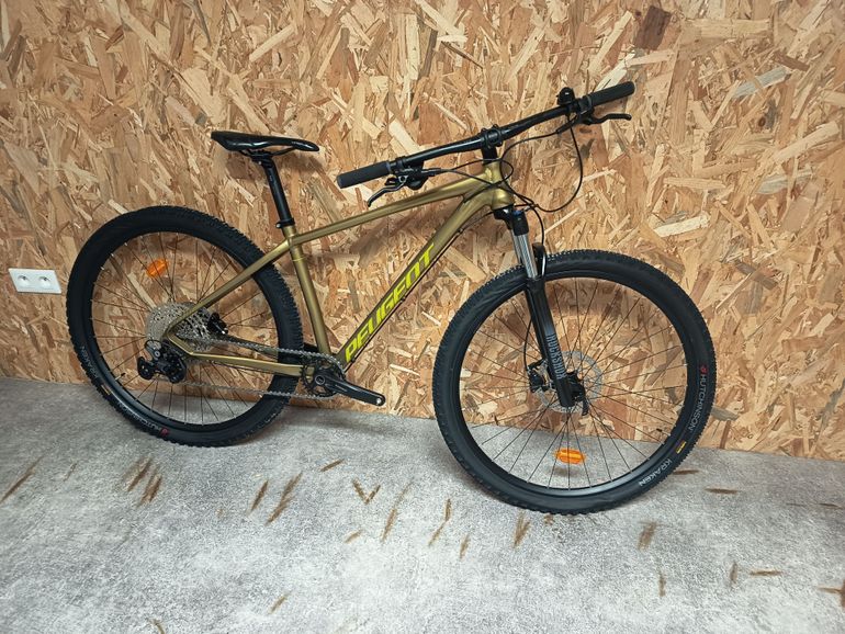 Used Peugeot M02 Deore 12 Vitesses 2023 Mountainbike, Orange — image 1 of 11