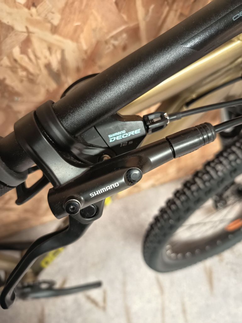 Used Peugeot M02 Deore 12 Vitesses 2023 Mountainbike, Orange — image 9 of 11