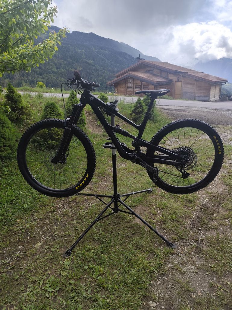 Used YT Industries JEFFSY PRIMUS JP 26 2020 2020 Youth, Black — image 1 of 9
