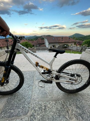 Commencal Custom SRAM GX Eagle 2025 Mountainbike de segunda mano, Blanco — imagen 2 de 3