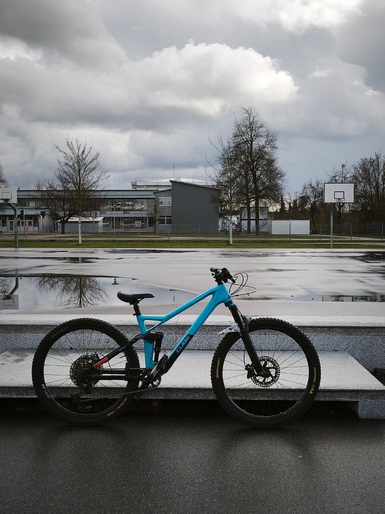 Used CUBE STEREO 140 HPC RACE 27.5 2021 2021 Mountainbike, Blau, 27.5 — image 1 of 3