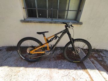 Rocky Mountain Slayer Alloy 30 2022 2022 Mountainbike usato, Arancione — immagine 10 di 11