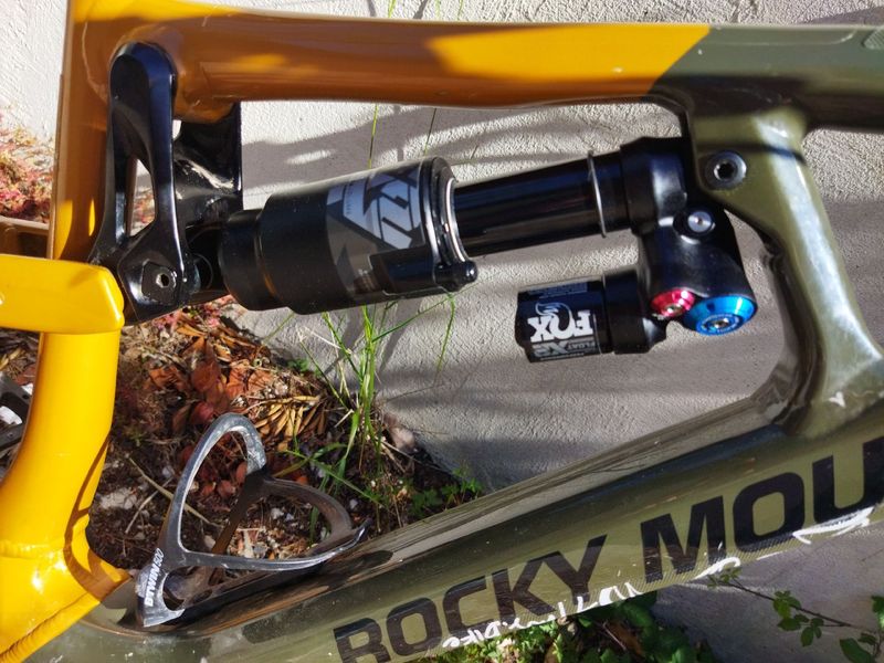 Rocky Mountain Slayer Alloy 30 2022 2022 Mountainbike usato, Arancione — immagine 4 di 11