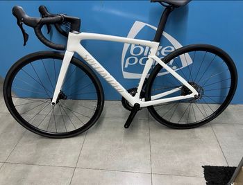 Used Specialized Tarmac SL7 Sport - Shimano 105 2026 2026 Road & Gravel, White — image 3 of 5