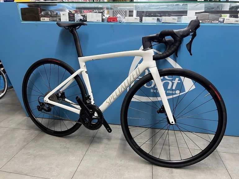 Used Specialized Tarmac SL7 Sport - Shimano 105 2026 2026 Road & Gravel, White — image 5 of 5