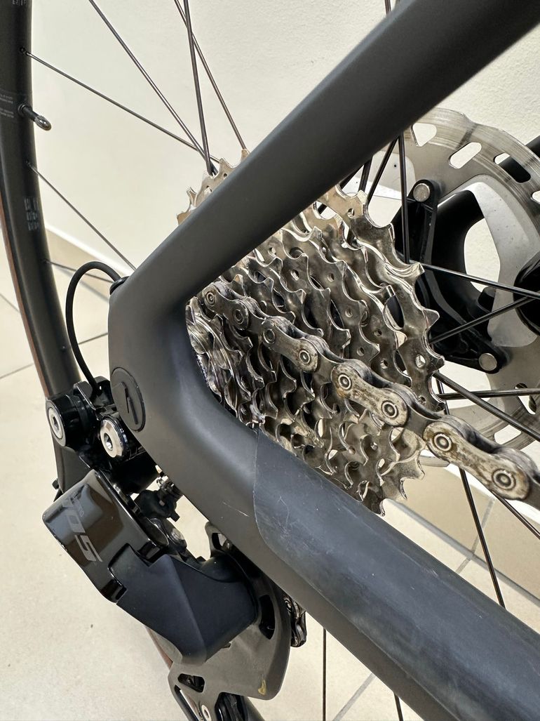 Used Canyon Endurace CF SLX 7 Di2 2024 2024 Road & Gravel, Black — image 7 of 17