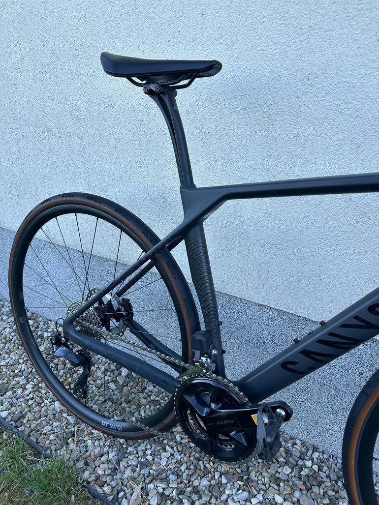 Used Canyon Endurace CF SLX 7 Di2 2024 2024 Road & Gravel, Black — image 4 of 10