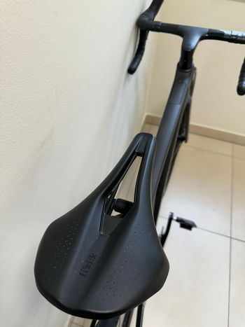 Used Canyon Endurace CF SLX 7 Di2 2024 2024 Road & Gravel, Black — image 16 of 17