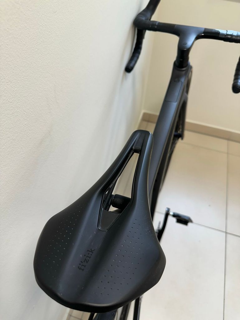Used Canyon Endurace CF SLX 7 Di2 2024 2024 Road & Gravel, Black — image 16 of 17