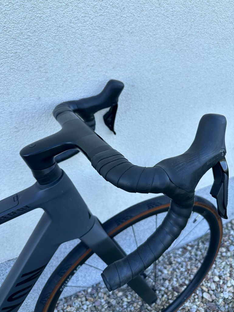 Used Canyon Endurace CF SLX 7 Di2 2024 2024 Road & Gravel, Black — image 9 of 10