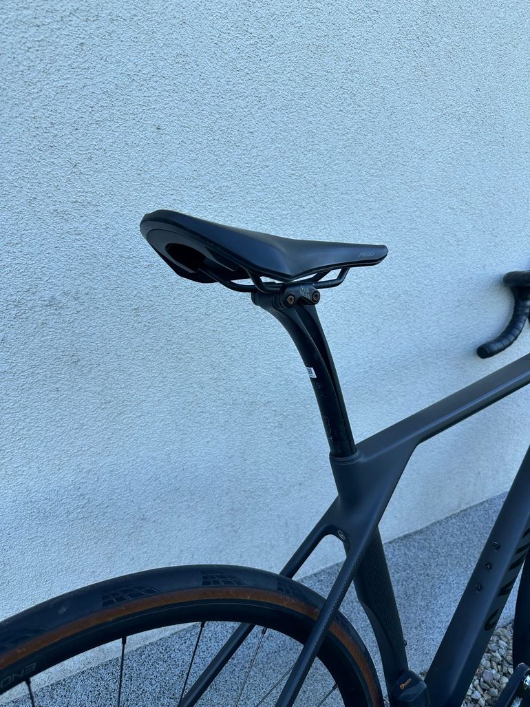 Used Canyon Endurace CF SLX 7 Di2 2024 2024 Road & Gravel, Black — image 10 of 10