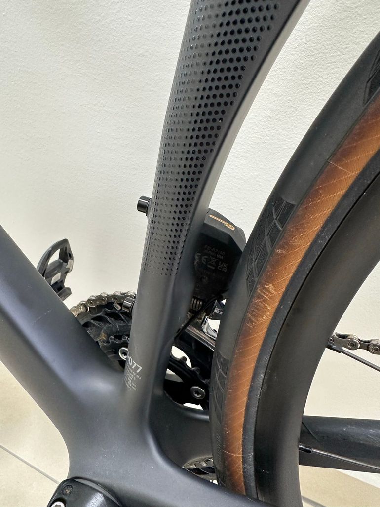 Used Canyon Endurace CF SLX 7 Di2 2024 2024 Road & Gravel, Black — image 12 of 17