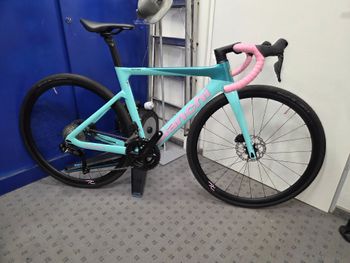 Used Bianchi Oltre Race 105 Di2 2025 2025 Road & Gravel — image 4 of 9