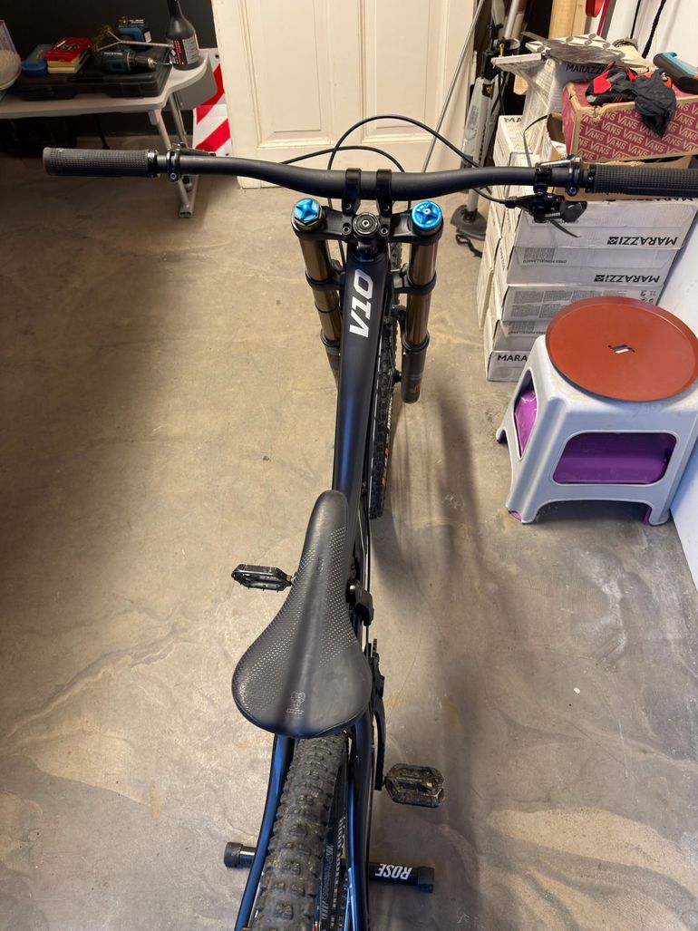 Used Santa Cruz V10 SRAM Red eTap AXS 2018 Mountainbike, Black — image 5 of 7