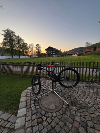 Used Santa Cruz V10 SRAM Red eTap AXS 2018 MTB
