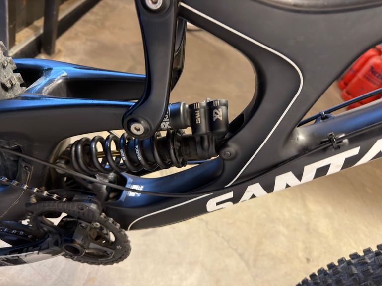 Used Santa Cruz V10 SRAM Red eTap AXS 2018 Mountainbike, Black — image 7 of 7