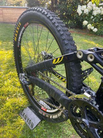 Used Specialized Enduro SRAM X7 2013 Mountainbike, Negro — image 3 of 4