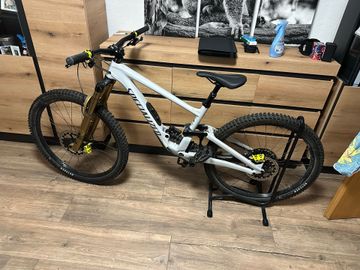Used Specialized Enduro Comp 2023 2023 Mountainbike, White, 29 — image 2 of 6