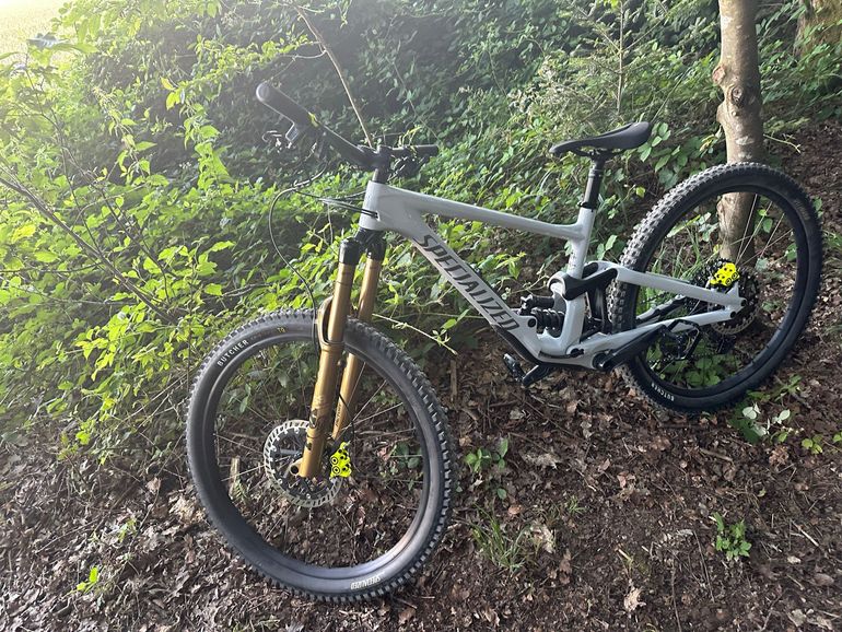 Used Specialized Enduro Comp 2023 2023 Mountainbike — image 1 of 6