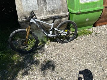 Used Specialized Enduro Comp 2023 2023 Mountainbike, White, 29 — image 6 of 6