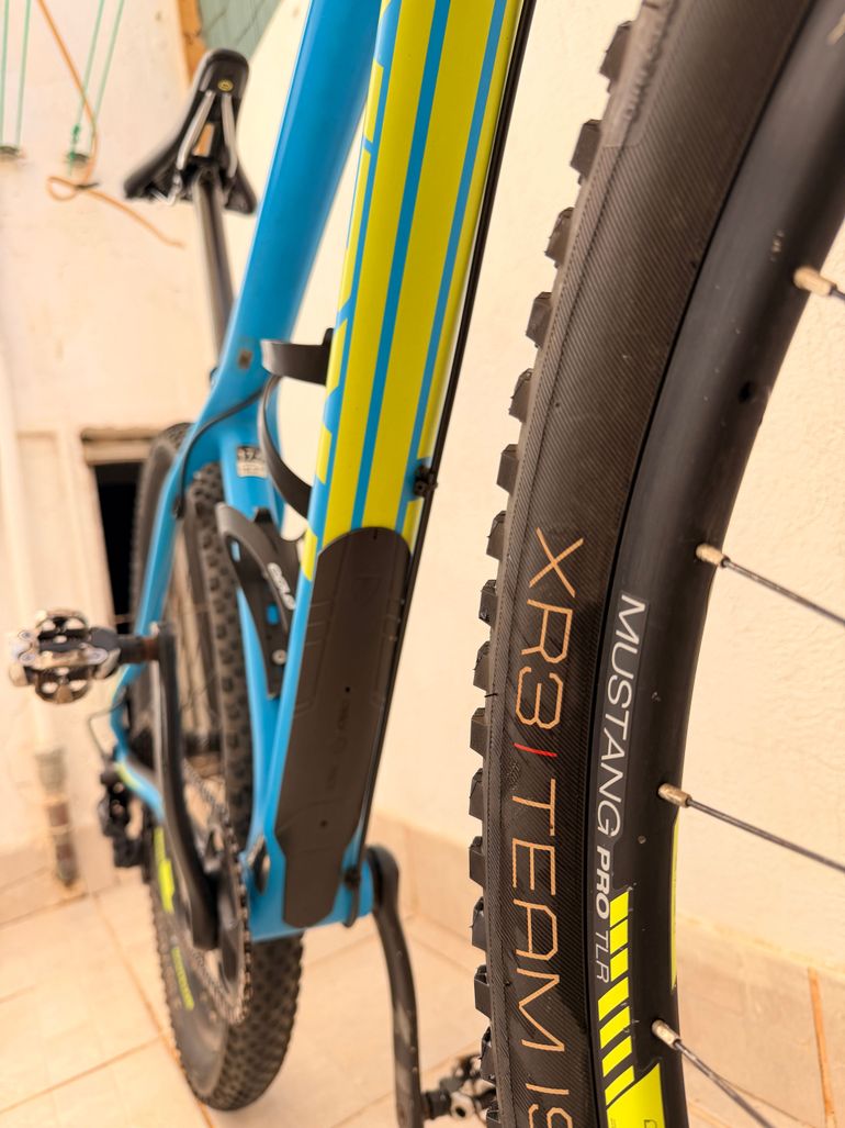 Used Trek Superfly 9.8 2016 2016 Mountainbike, Blue, 27.5, 29 — image 13 of 21