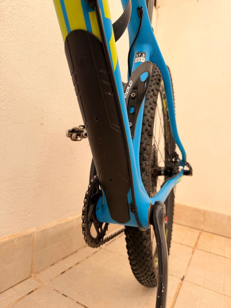 Used Trek Superfly 9.8 2016 2016 Mountainbike, Blue, 27.5, 29 — image 2 of 21