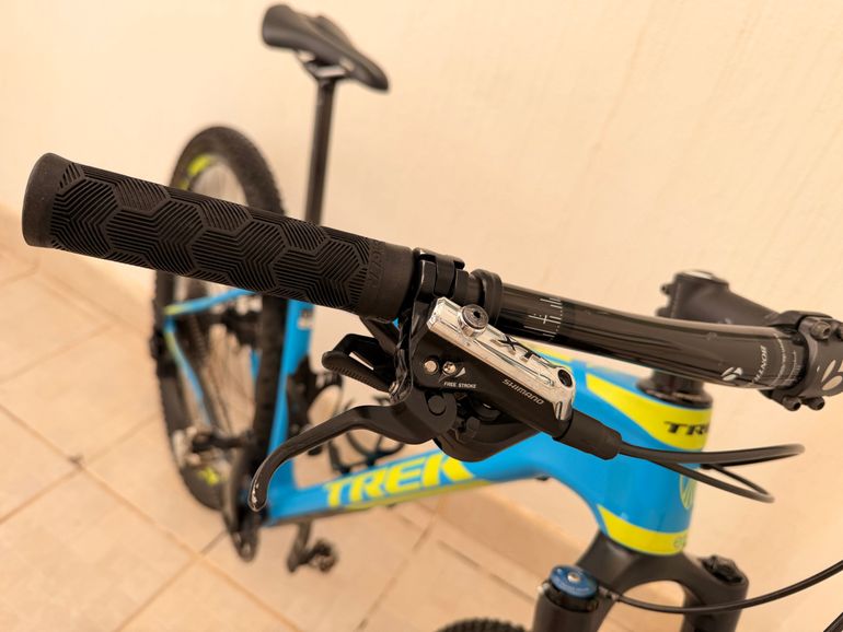 Used Trek Superfly 9.8 2016 2016 Mountainbike, Blue, 27.5, 29 — image 18 of 21