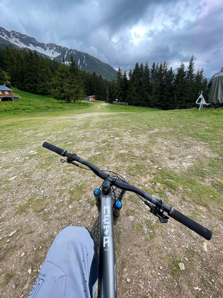 Used Commencal META TR SRAM GX Eagle 2020 Mountainbike, Light Gray — image 3 of 3