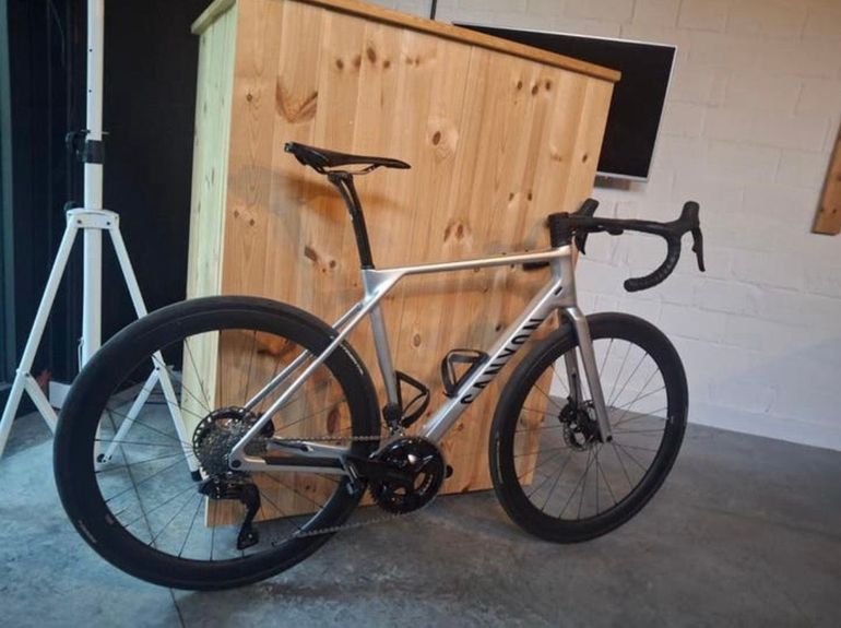 Used Canyon Endurace Shimano 105 Di2 2024 Road & Gravel, Light Gray — image 2 of 3