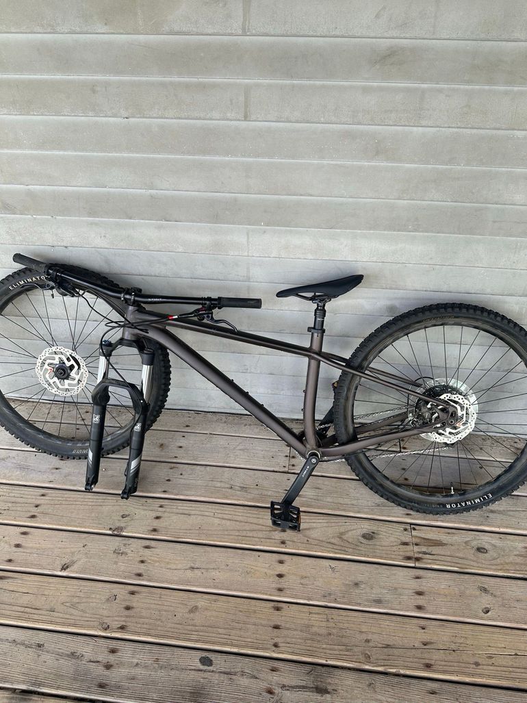 Used Specialized Fuse Microshift Advent 2022 Mountainbike, Light Gray — image 2 of 3