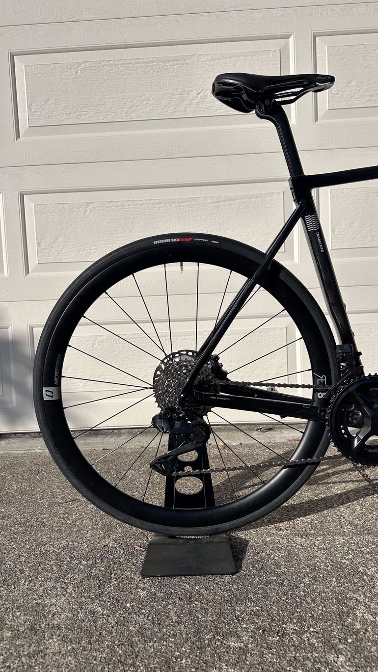 Used Basso Diamante Shimano Ultegra 8170 Di2 Disc 2023 2023 Road & Gravel, Black — image 2 of 14